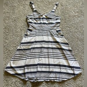 Jun & Ivy Women’s White Navy Casual Dress Size Small Pockets Lined